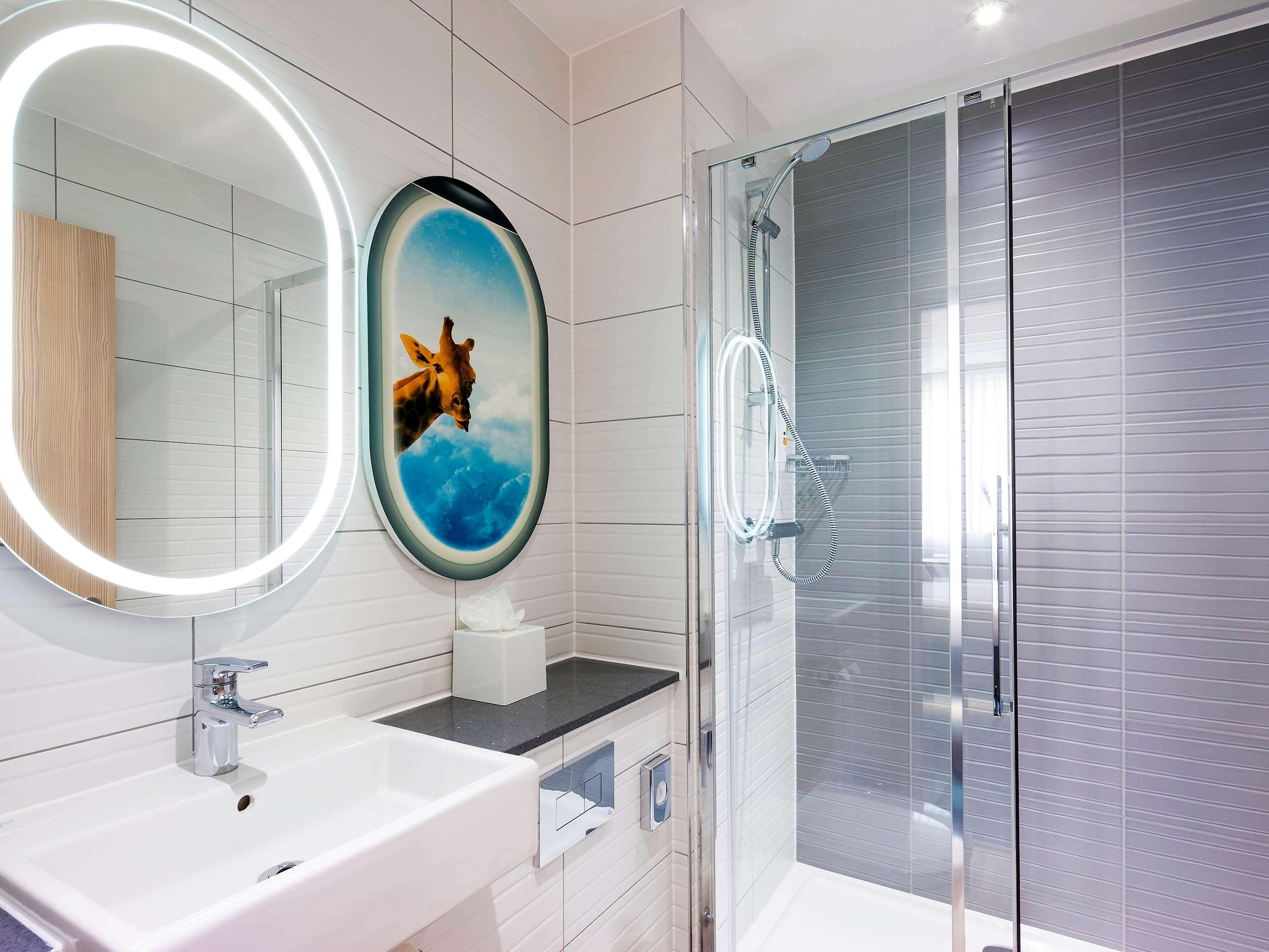 Ibis Styles London Heathrow Airport Hotel Hillingdon Ngoại thất bức ảnh