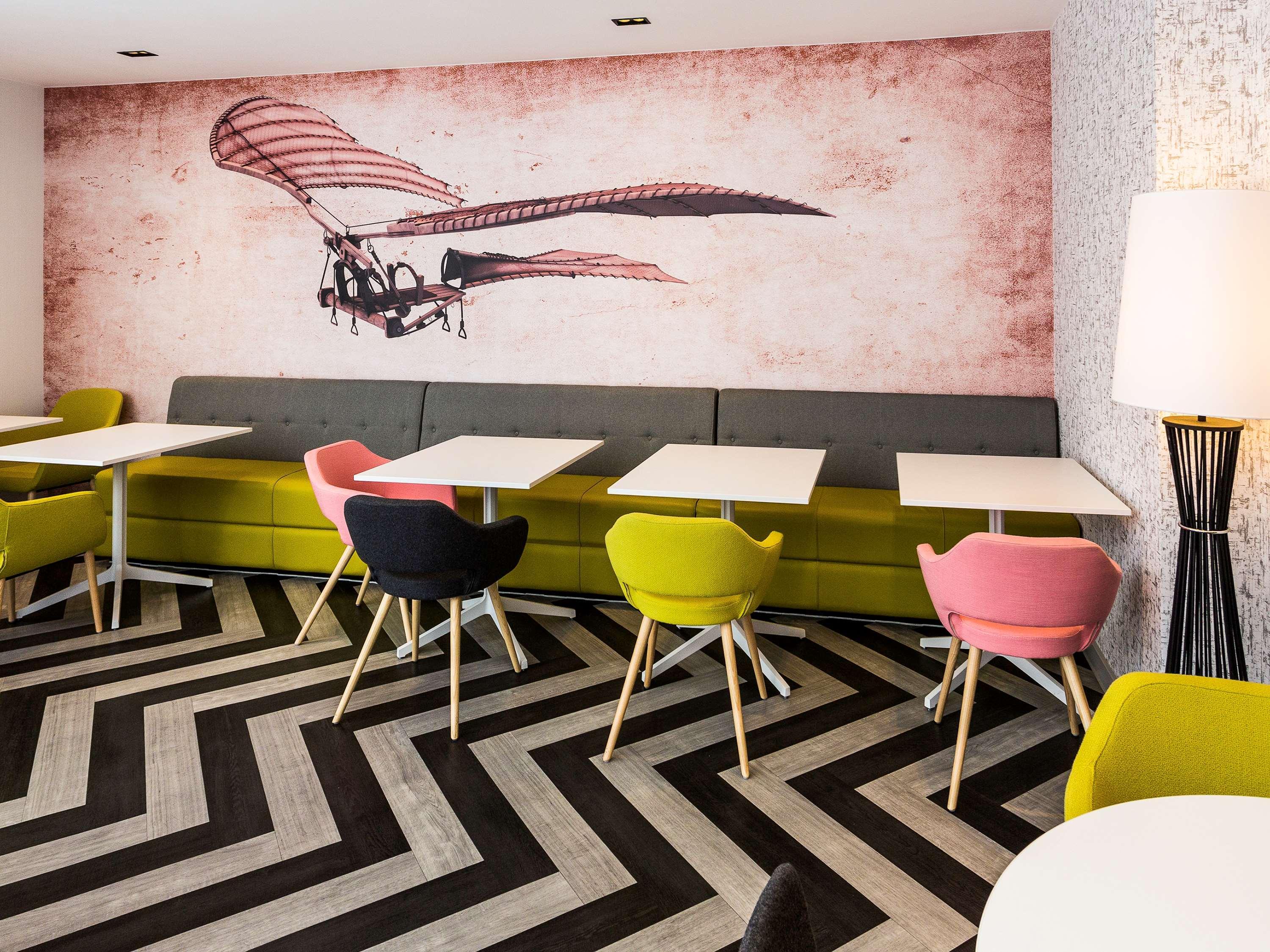 Ibis Styles London Heathrow Airport Hotel Hillingdon Ngoại thất bức ảnh